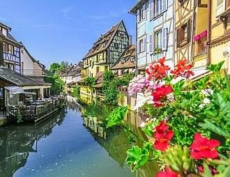 Le canal fleuri de la Petite Venise, à Colmar