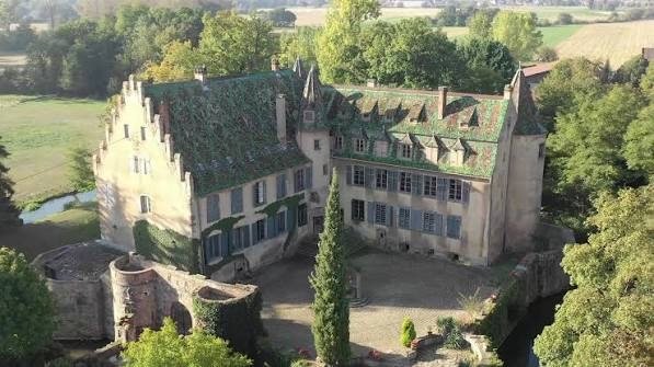 Le château d'Osthouse et ses douves