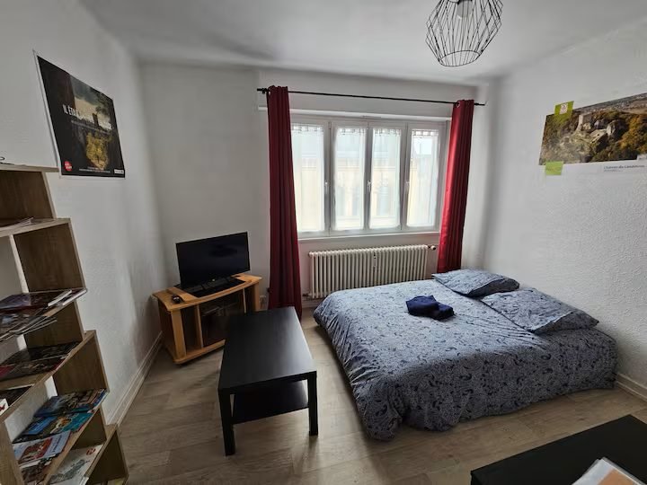 Le canapé-lit du séjour de Colmar, déplié en couchage double