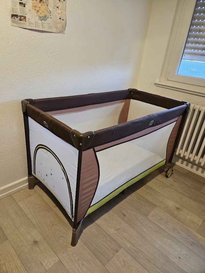 Le lit parapluie mis à disposition dans l'appartement de Colmar