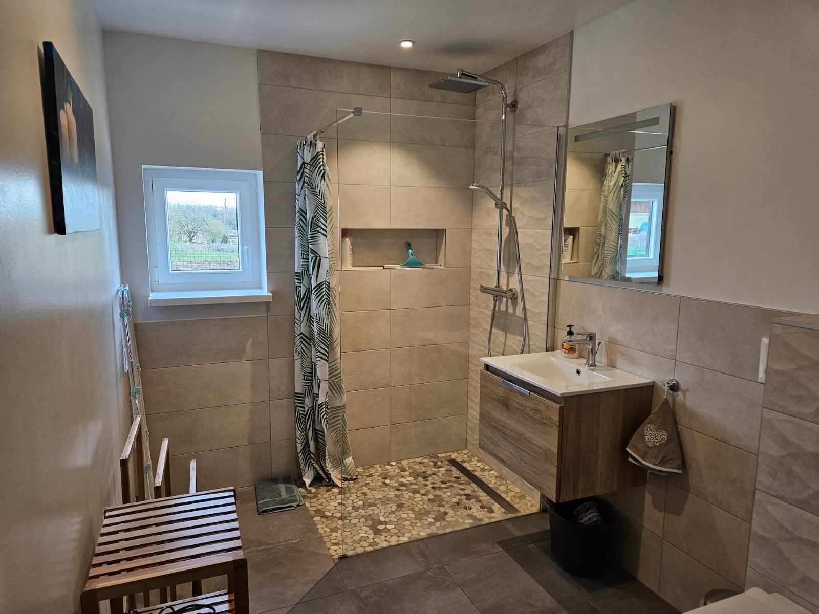 La salle d'eau du studio d'Osthouse et sa douche à l'italienne